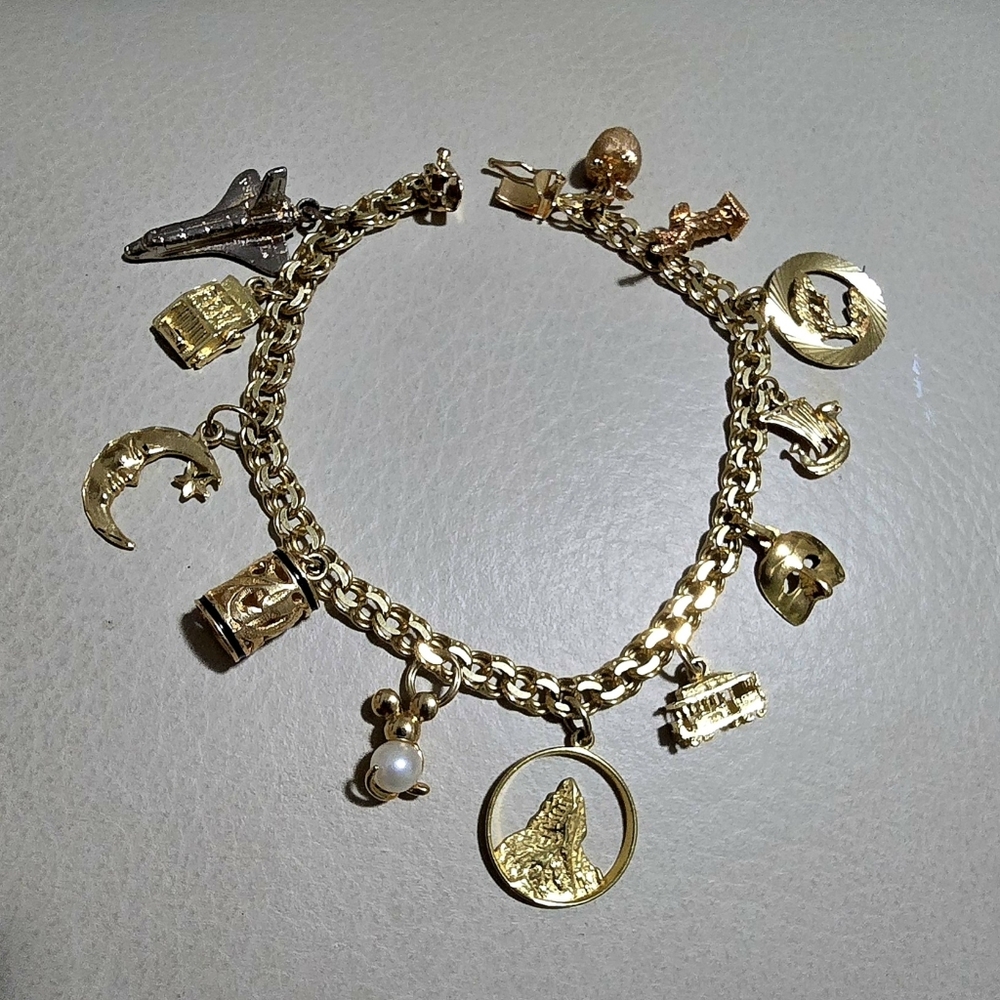 🔥SOLD🔥 14k Gold Charm Bracelet